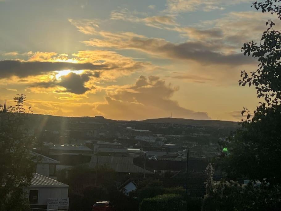 Artistic Stunning Apartment City View Londonderry Eksteriør billede